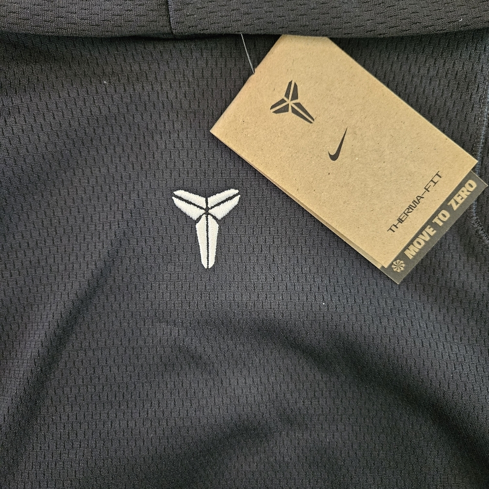 Nike Kobe Bryant Therma-Fit Hoodie Pullover Black HJ1028-010 Kid's Size Small - Picture 2 of 9